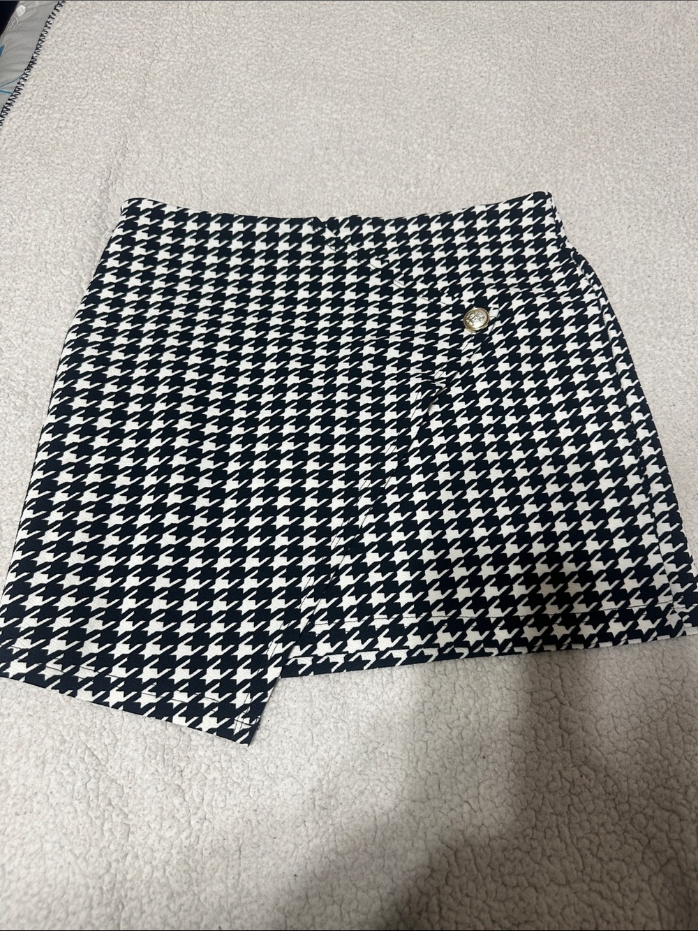 SHEIN Black & White Houndstooth Mini Skirt with Gold Button